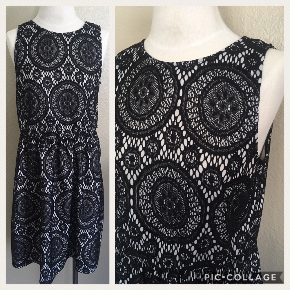 Black and white lace dress large